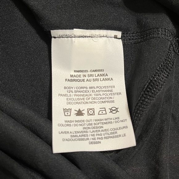 Nike Dri-Fit Black Tee Gold Metallic Logo Accent Women’s Size Small - Picture 9 of 12